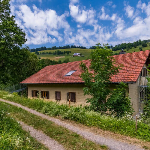 Vom Gruppenhaus f�hren Wanderwege in wenigen Minuten direkt in die W�lder des S�dschwarzwaldes und versprechen herrliche Aussichten. 